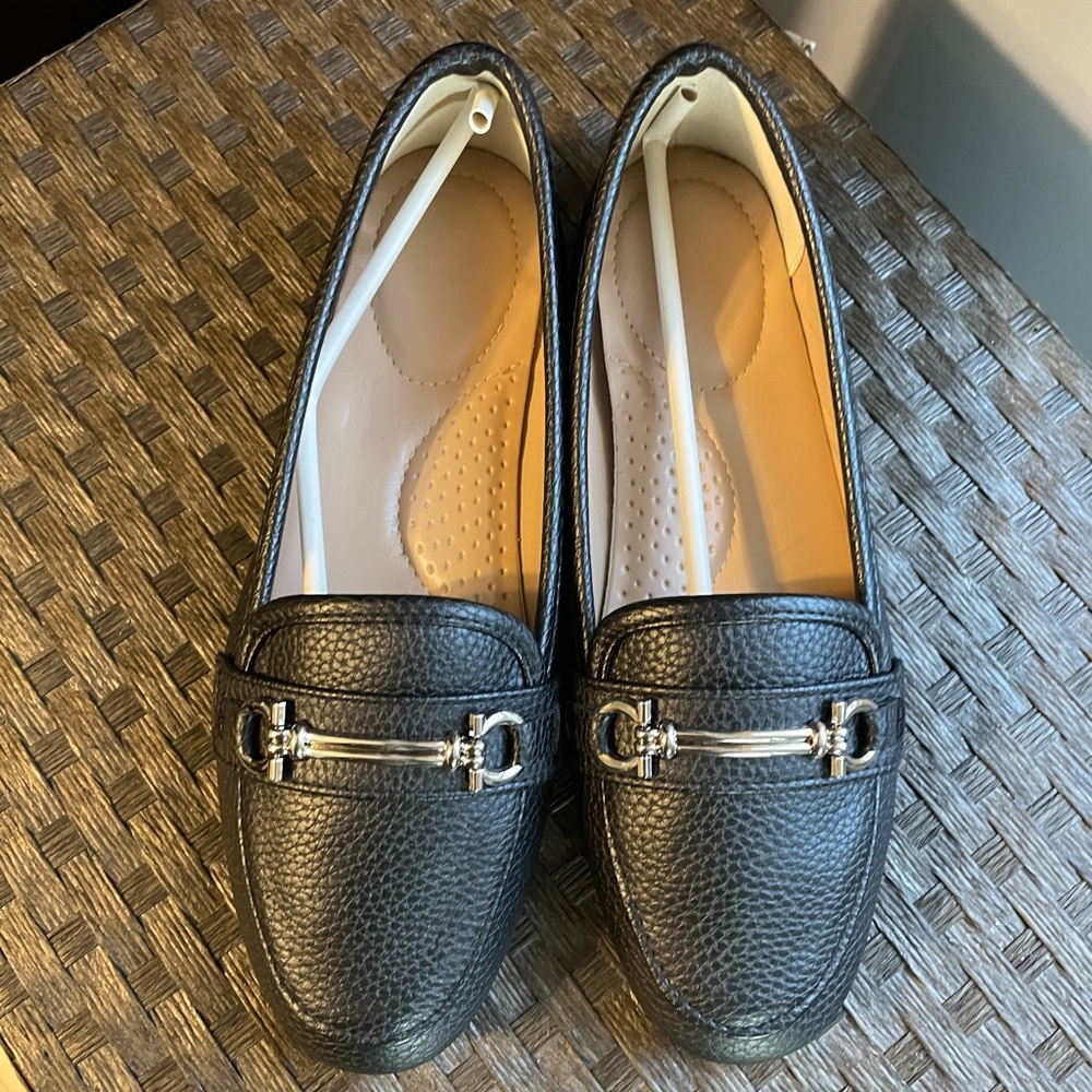 Women’s flats